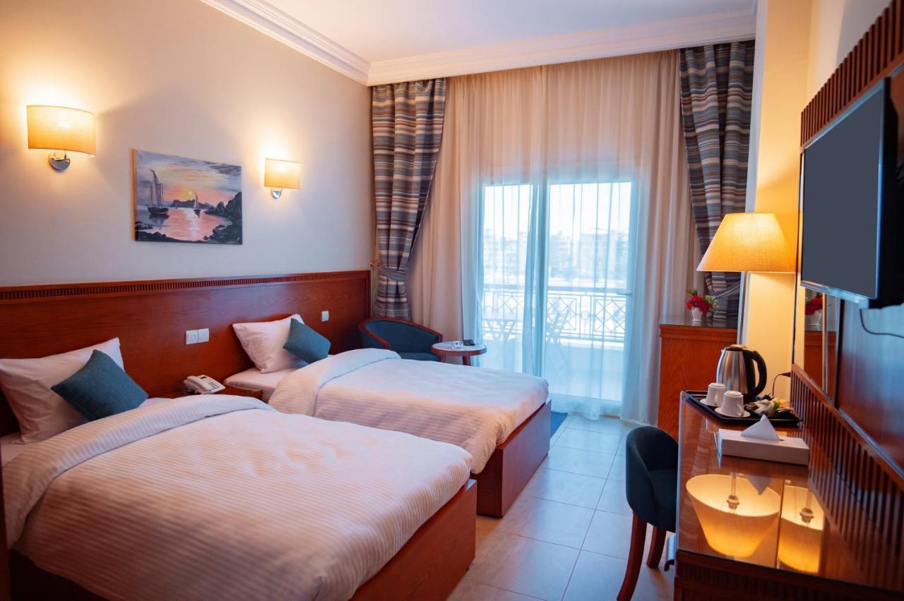 Lamar Azur Hotel Думят ал Жадида Екстериор снимка